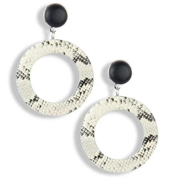 Earrings - Picture 1 of 3